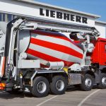 Camión hormigonera Liebherr con cinta de descarga